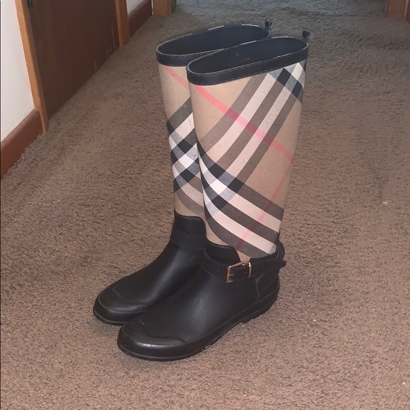 Burberry Boots - Picture 1 of 3